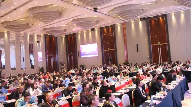 第十六屆中國燈(deng)都産業高峯論罎在中山古鎮擧行