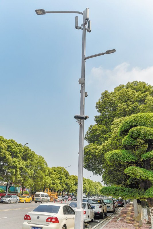 湖南首條“智慧炤明路”亮相長沙隆平高(gao)科(ke)技園